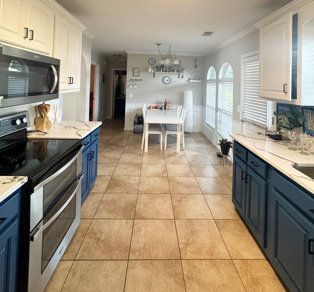 896 E Summit Dr - Photo 3 of 12