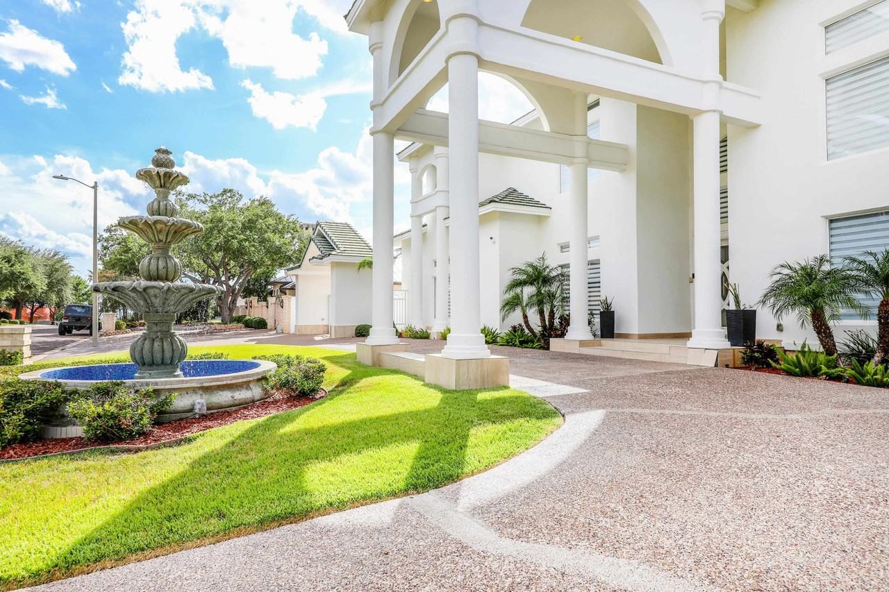 314 Bordeaux Dr - Photo 3 of 40