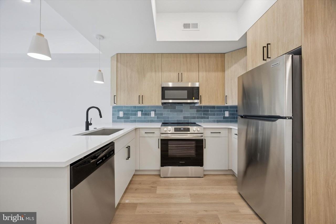 2020 Frankford Ave Unit 402 #402 - Photo 4 of 14