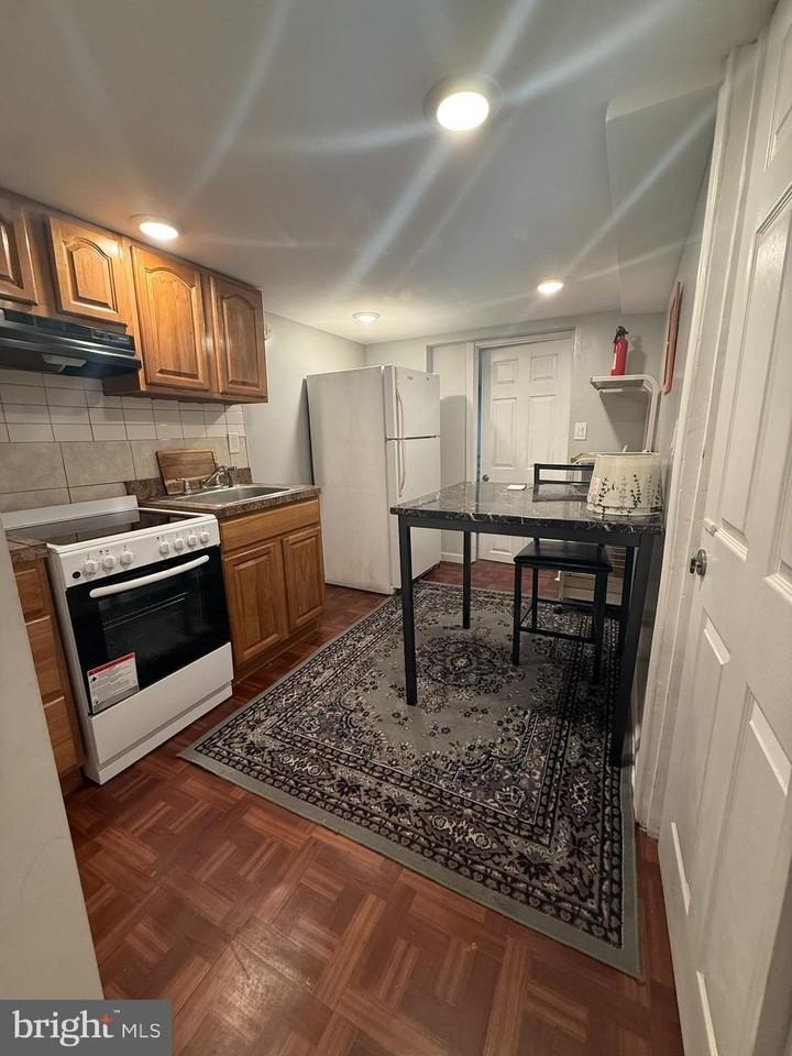 7547 Beverly Rd - Photo 5 of 32