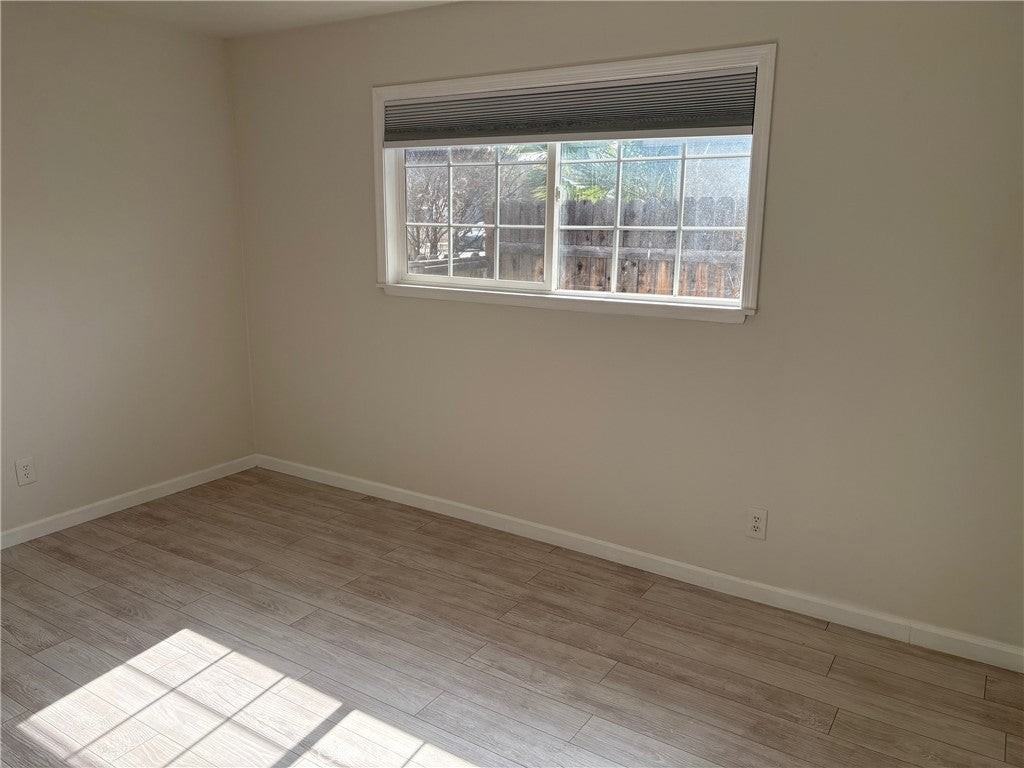 327 Naomi Street - Photo 5 of 12