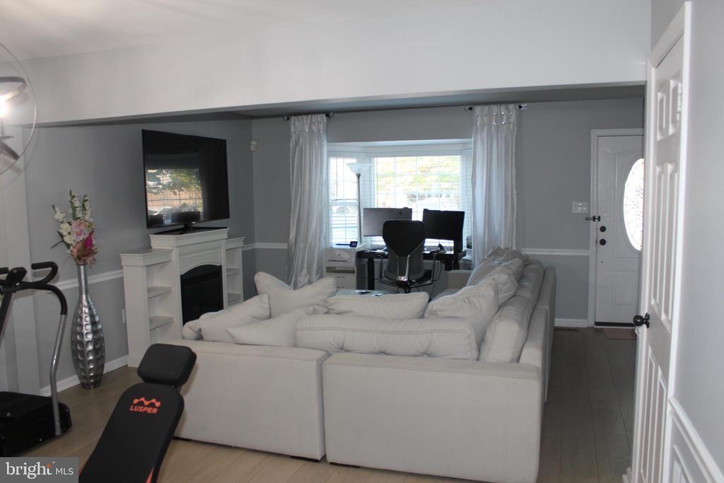 2851 Bowes Ln - Photo 4 of 20