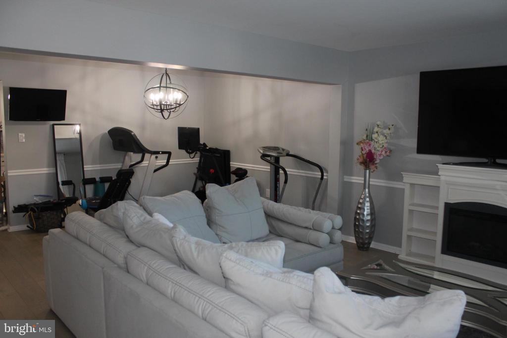 2851 Bowes Ln - Photo 6 of 20