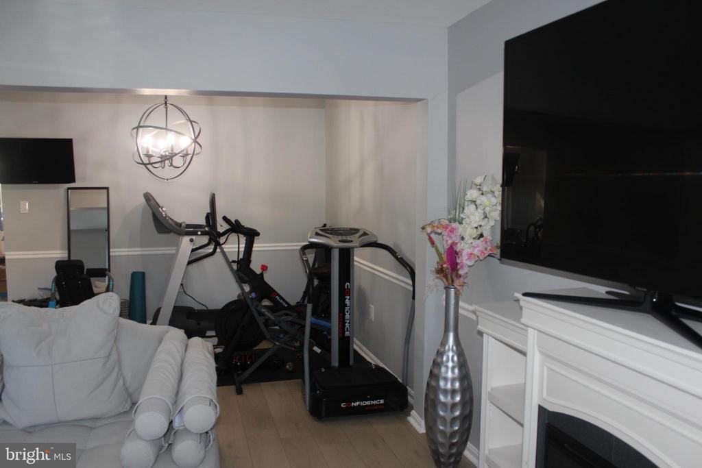 2851 Bowes Ln - Photo 7 of 20