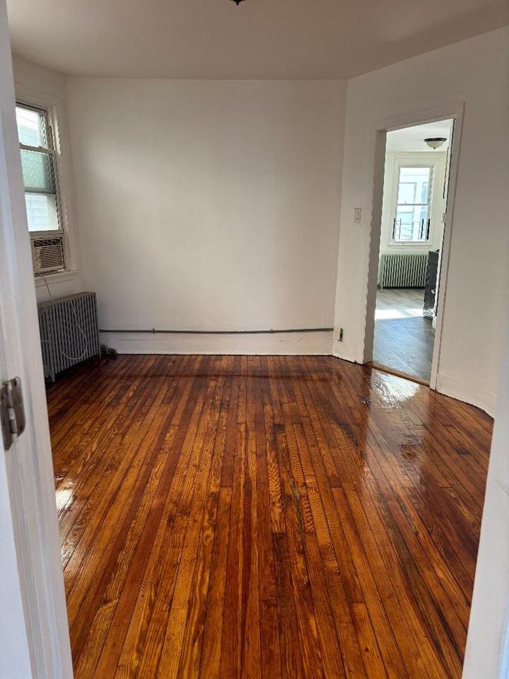 33 Clinton Ave - Photo 3 of 8