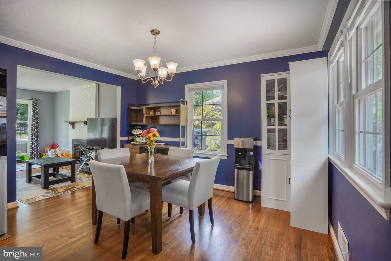 7039 Calamo St - Photo 7 of 28