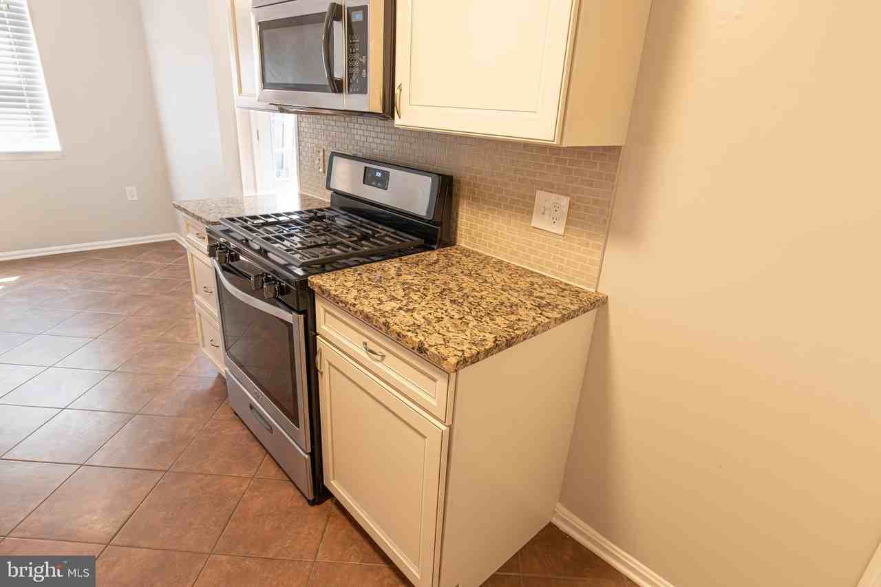 6558 Gildar St - Photo 7 of 23