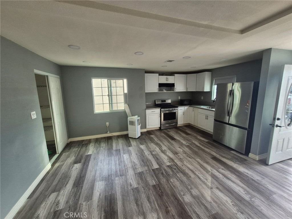 2743 N E St - Photo 3 of 10