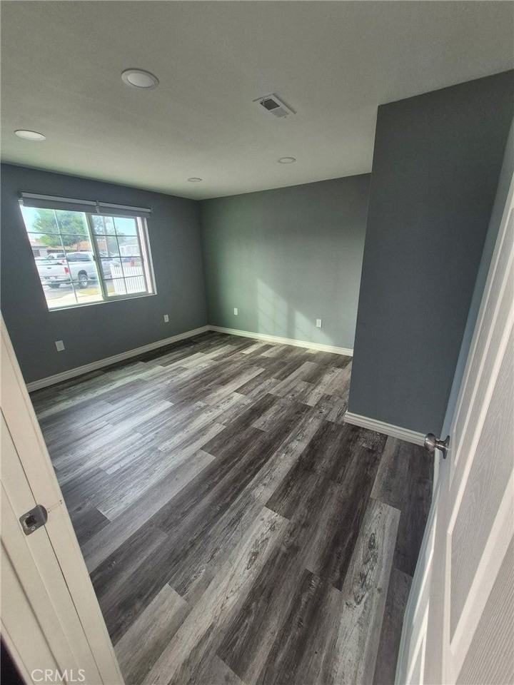 2743 N E St - Photo 5 of 10