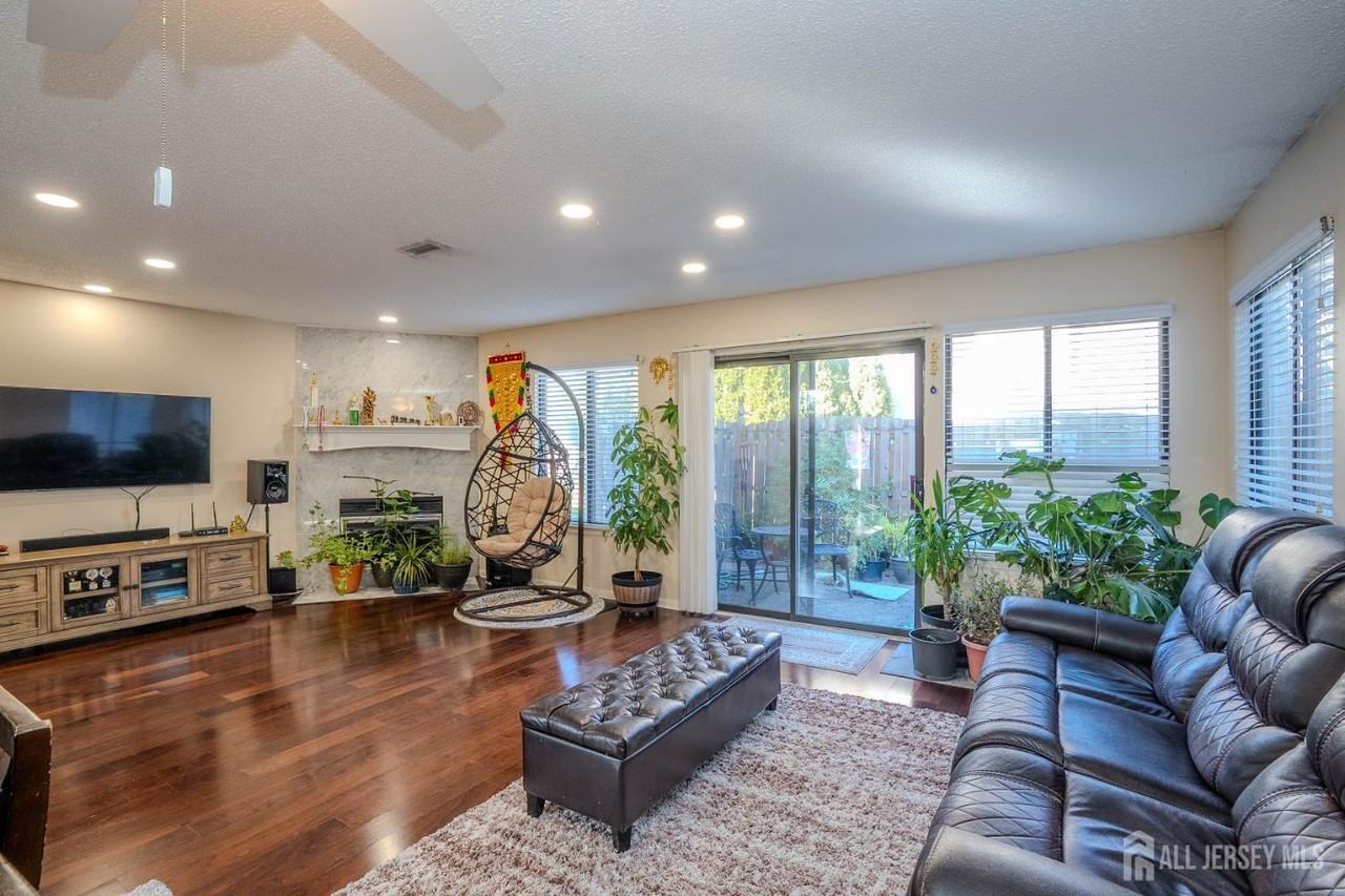 58 Park Gate Dr - Photo 2 of 26