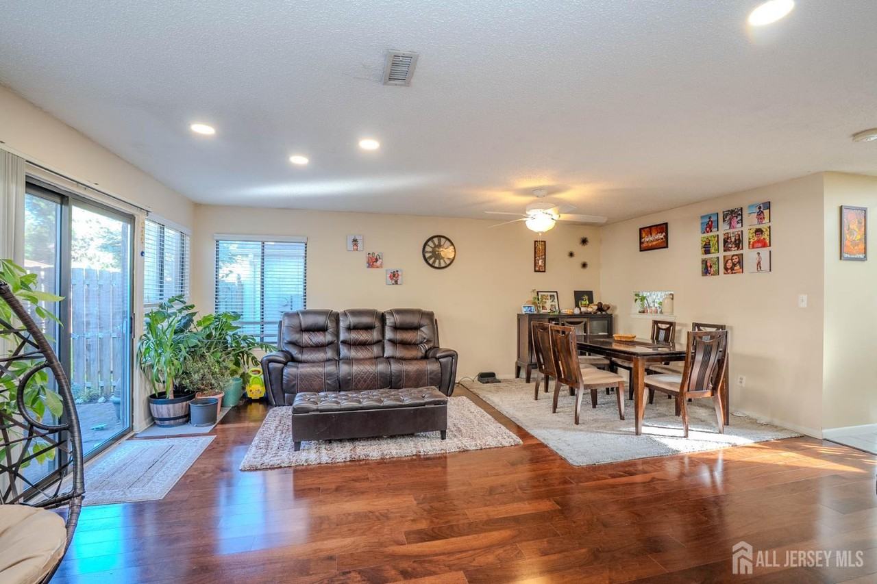 58 Park Gate Dr - Photo 3 of 26