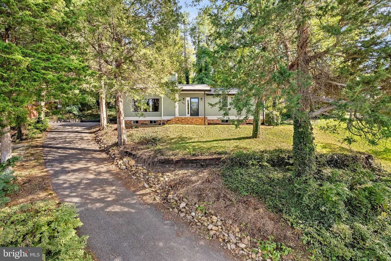 862 Carrier Dr - Photo 3 of 39