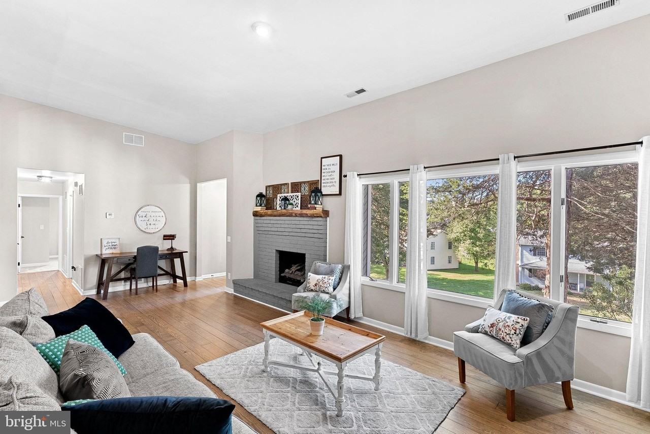 862 Carrier Dr - Photo 6 of 39