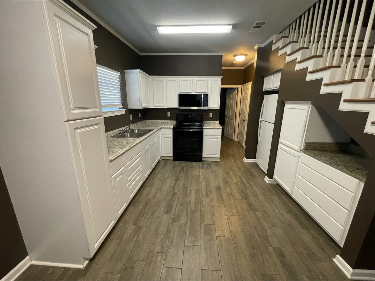 5280 Peerless St - Photo 3 of 13