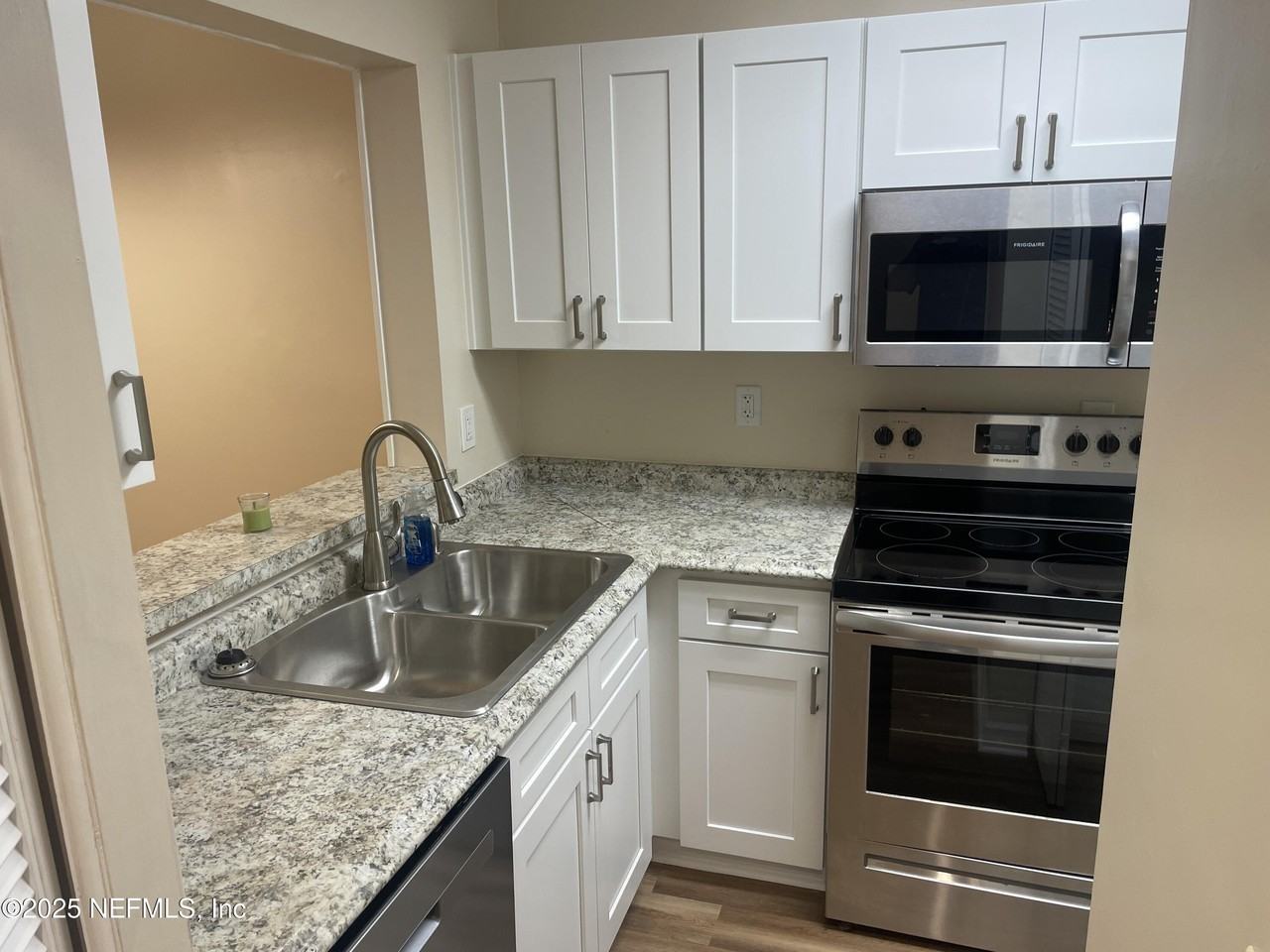 85 Debarry Ave - Photo 6 of 22