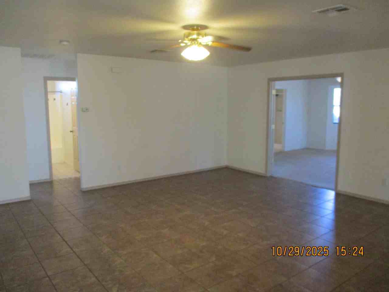 5157 S Sioux Ave - Photo 5 of 26