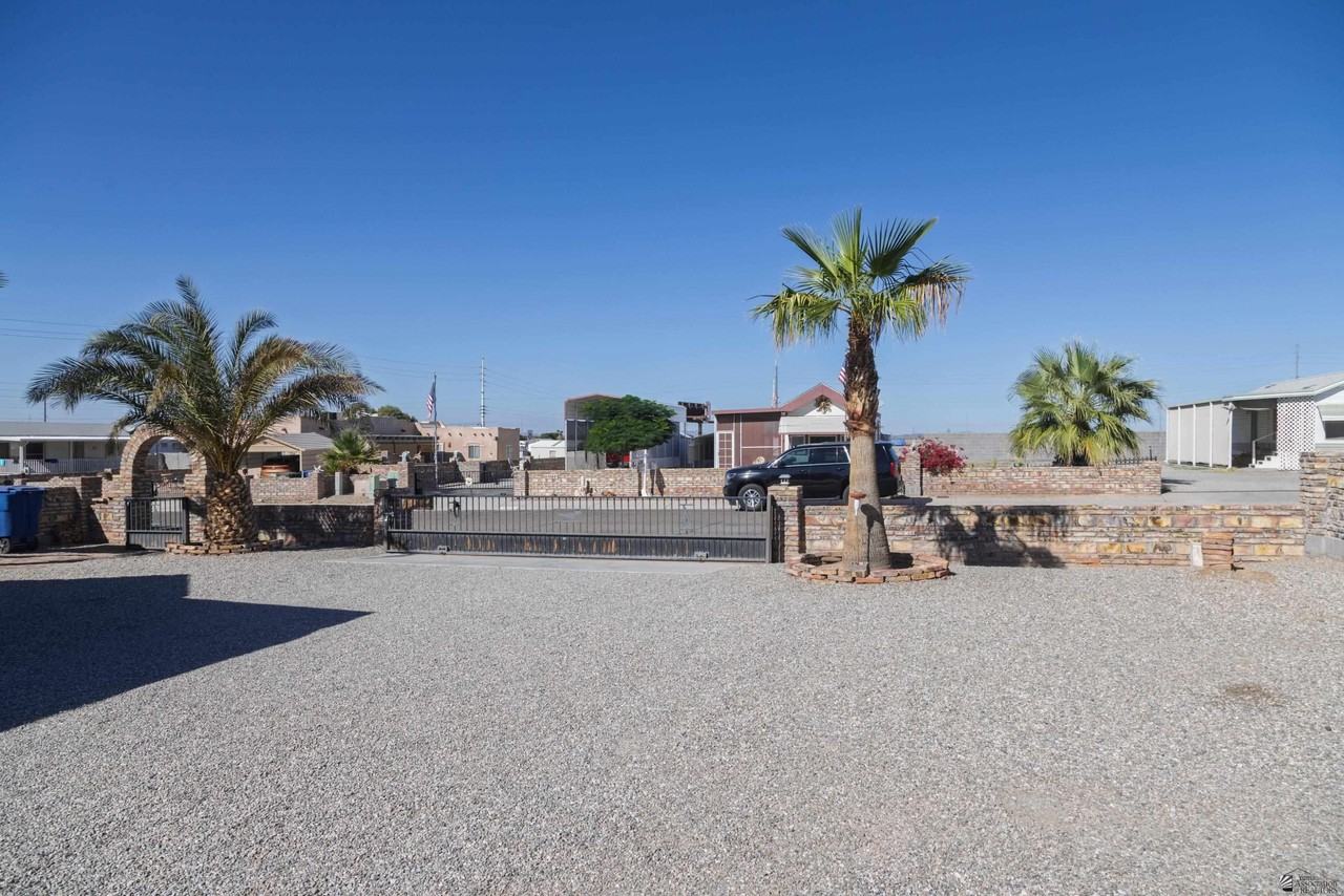 9565 E 33rd St - Photo 3 of 5