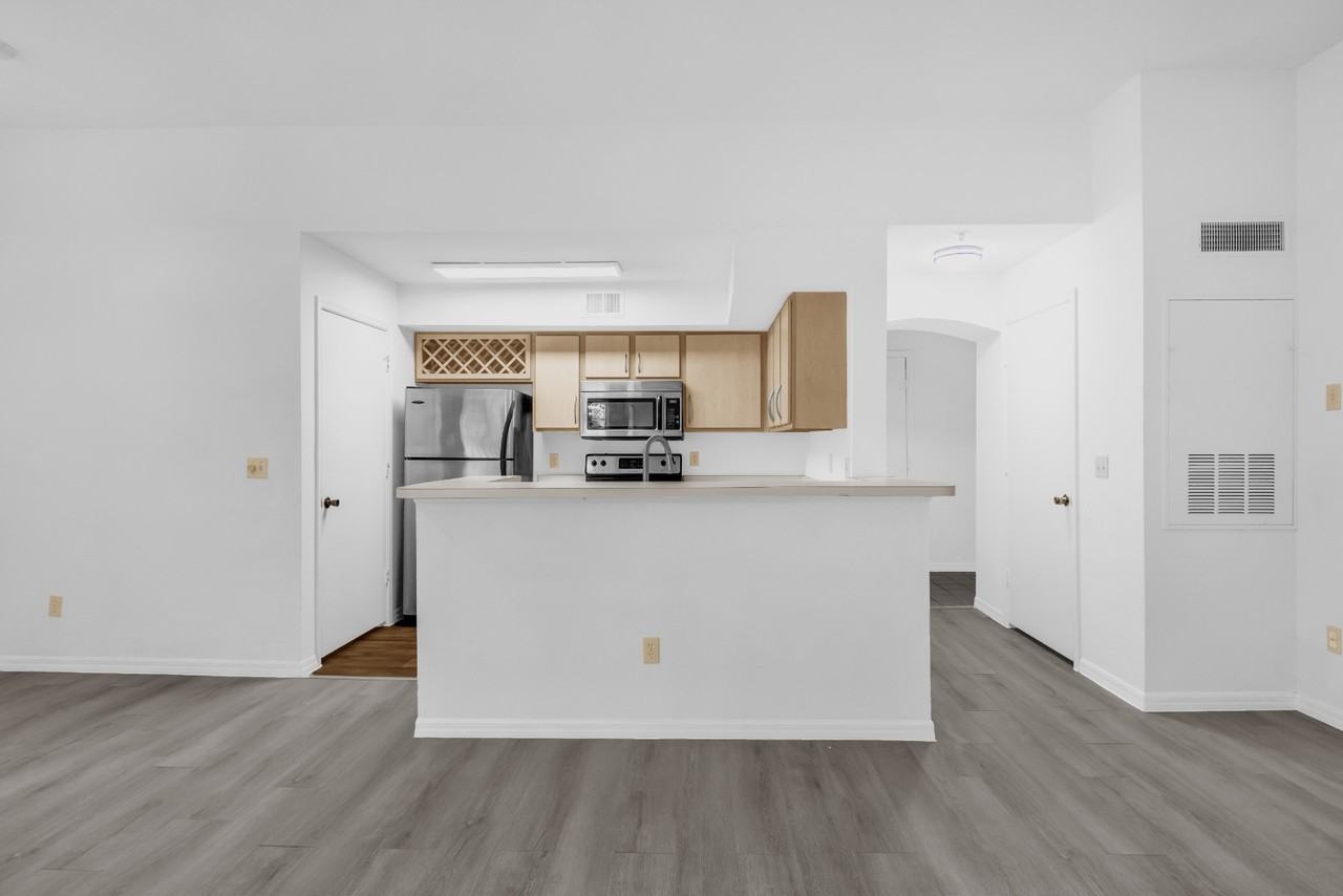 7360 Westpointe Boulevard #131 - Photo 5 of 27