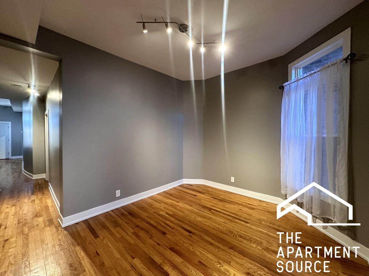 2809 W Warren Blvd #1 - Photo 5 of 13