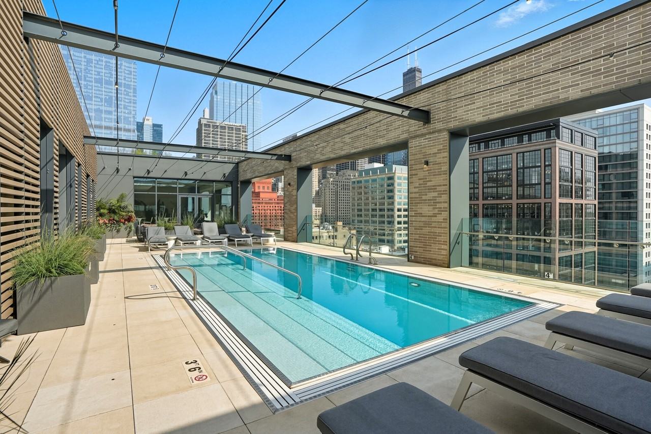 165 N Desplaines St - Photo 7 of 26