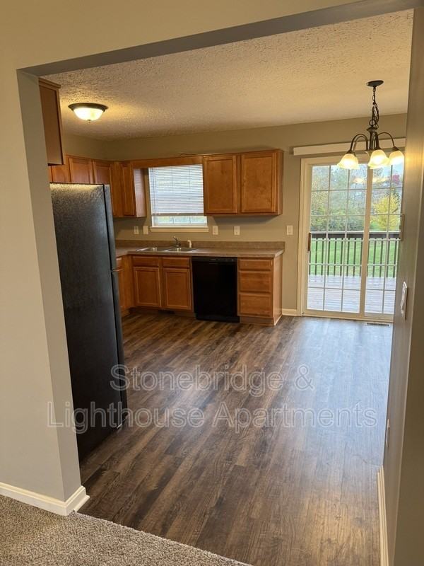 2804 Coyote Ct - Photo 3 of 21