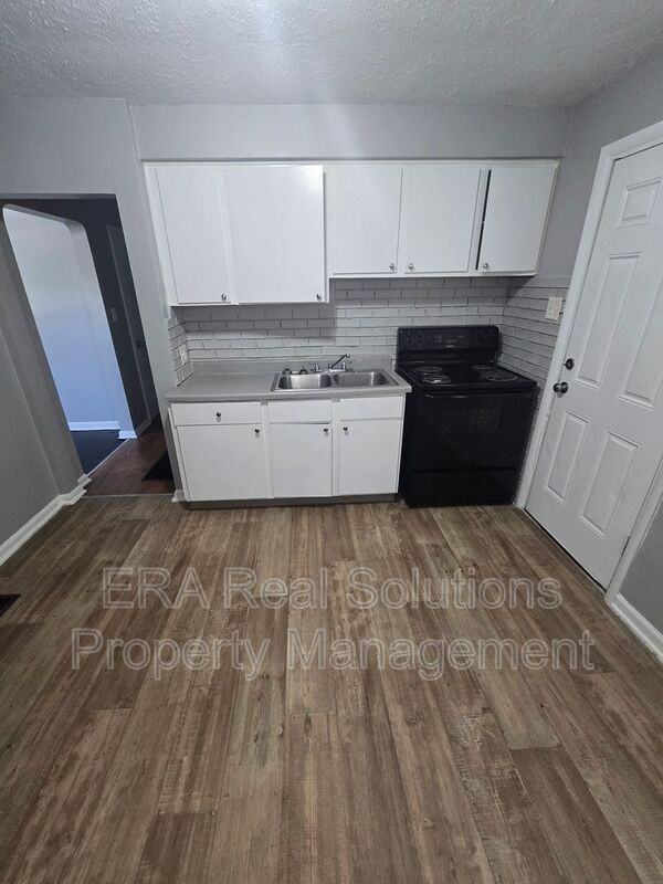 541 Butler Ave - Photo 3 of 16