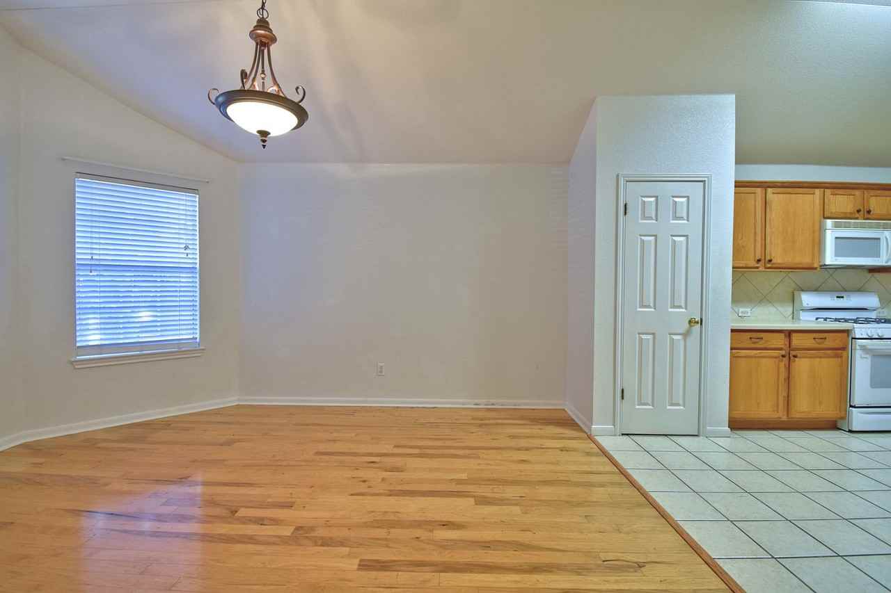 120 Greenside Lane - Photo 4 of 27