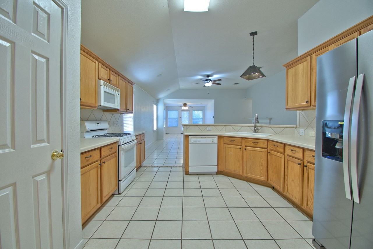 120 Greenside Lane - Photo 6 of 27