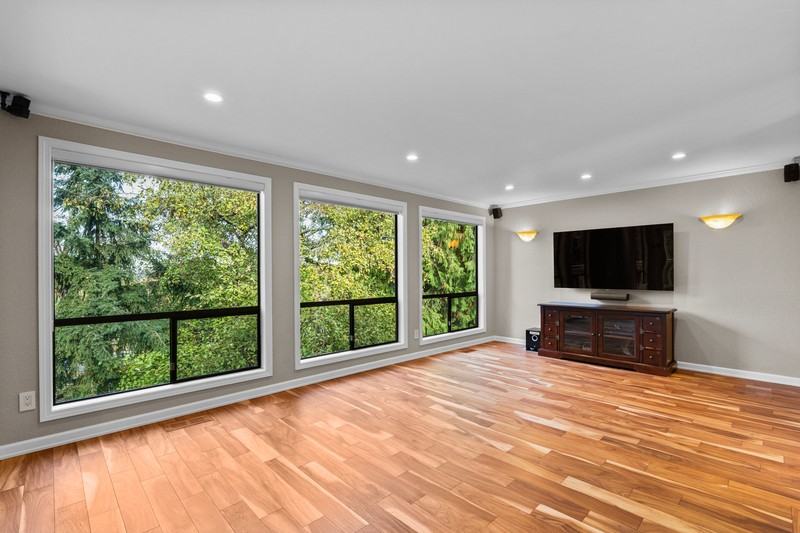 12135 107th Ave Ne - Photo 4 of 35