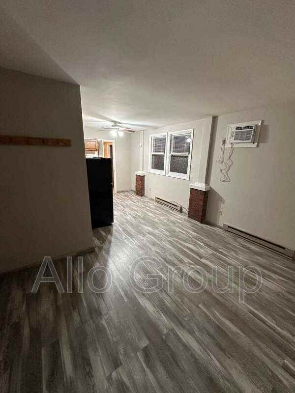 655 Green St #4 - Photo 2 of 9