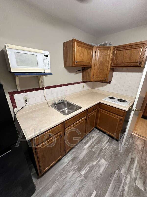 655 Green St #4 - Photo 4 of 9