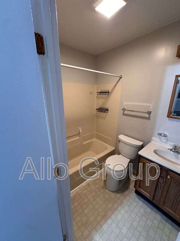 655 Green St #4 - Photo 6 of 9