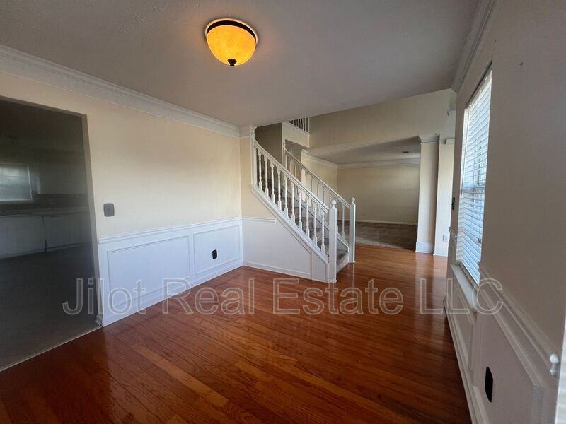 1640 Bennett Dr - Photo 5 of 18