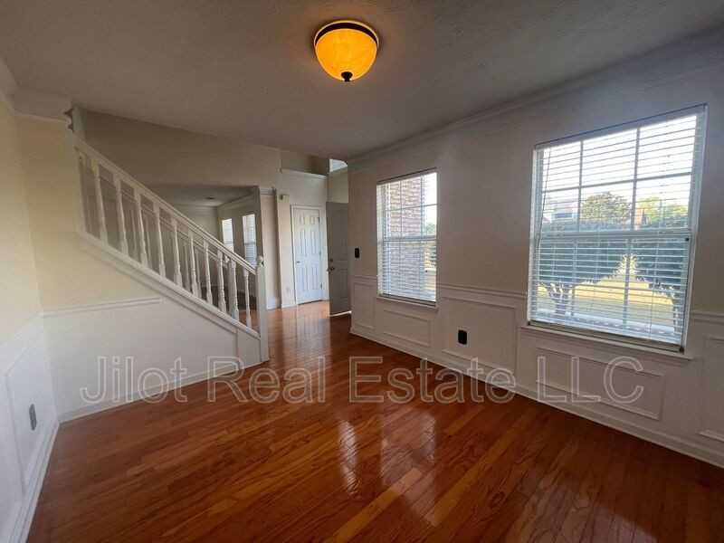 1640 Bennett Dr - Photo 6 of 18