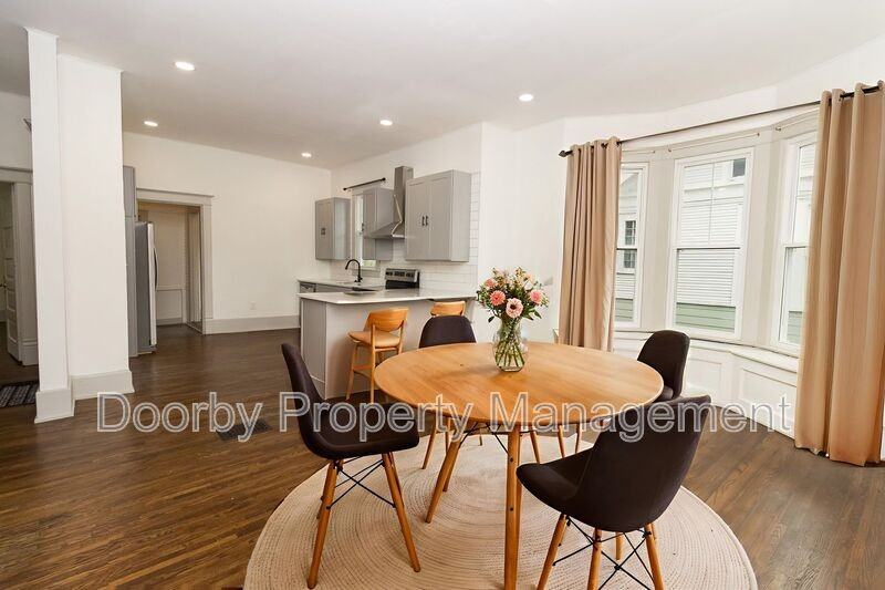 2304 Chamberlain Ave - Photo 6 of 22