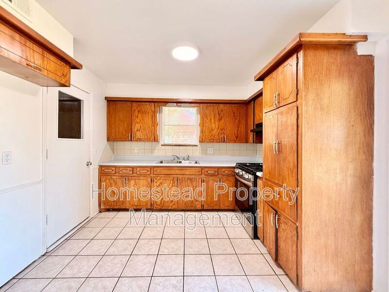 433 Nw 84th St - Photo 4 of 14