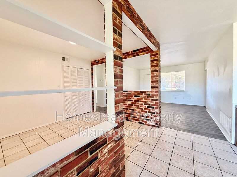 433 Nw 84th St - Photo 6 of 14