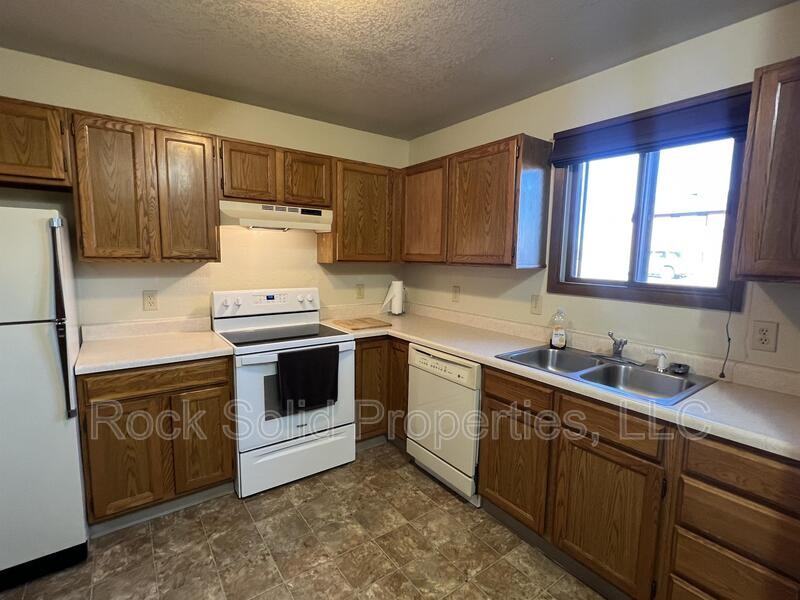 3305 Frontier St - Photo 5 of 19