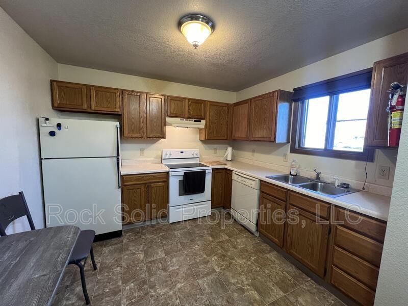 3305 Frontier St - Photo 6 of 19