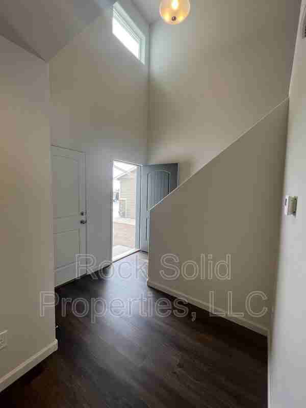 1512 Danny Pl - Photo 3 of 34