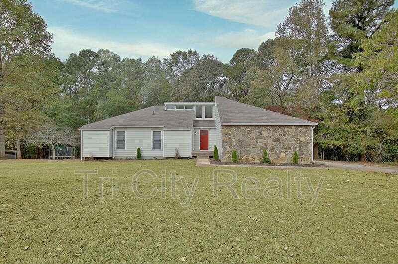150 Drennan Dr - Photo 2 of 50