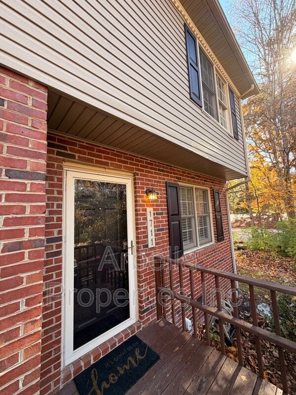 1711 Herrin Dr - Photo 3 of 21