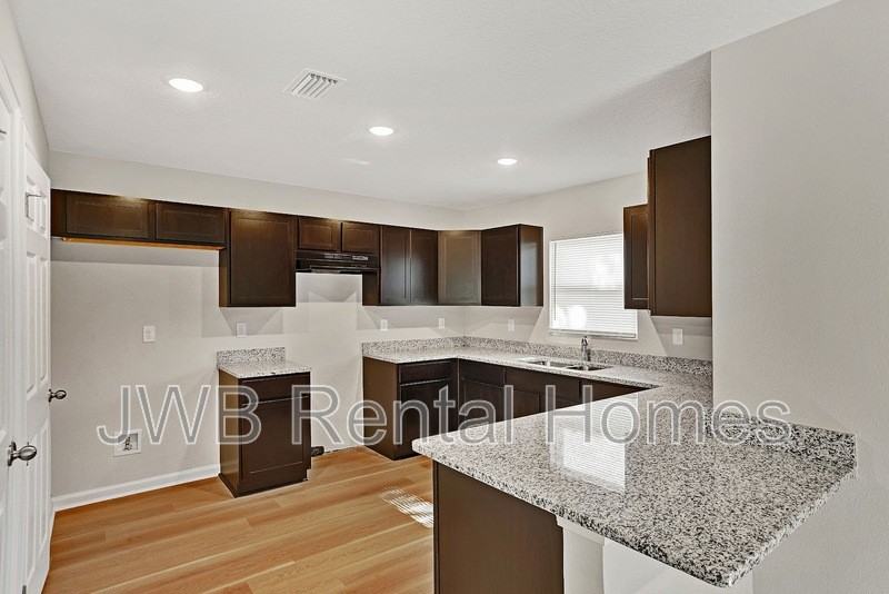 1614 State St W - Photo 2 of 15