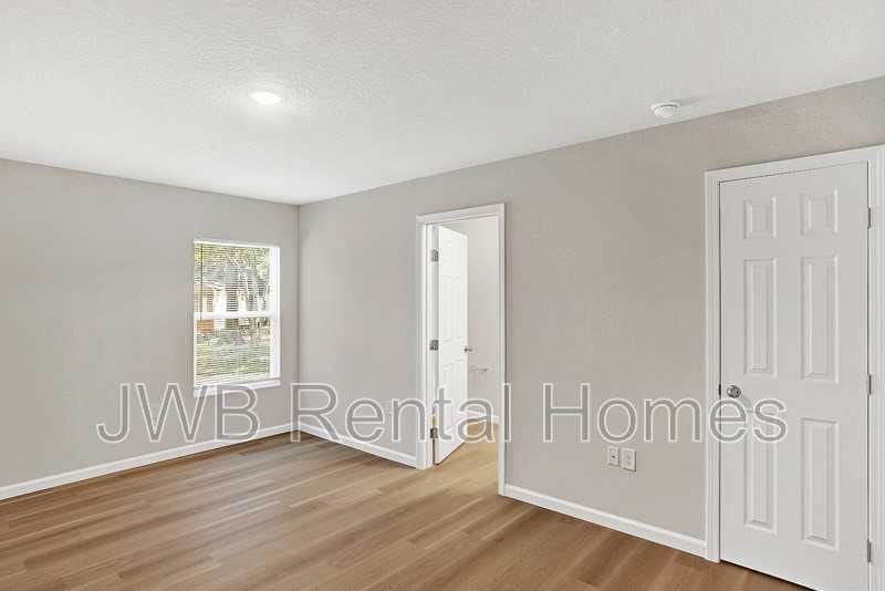 7542 Canary Rd - Photo 6 of 15