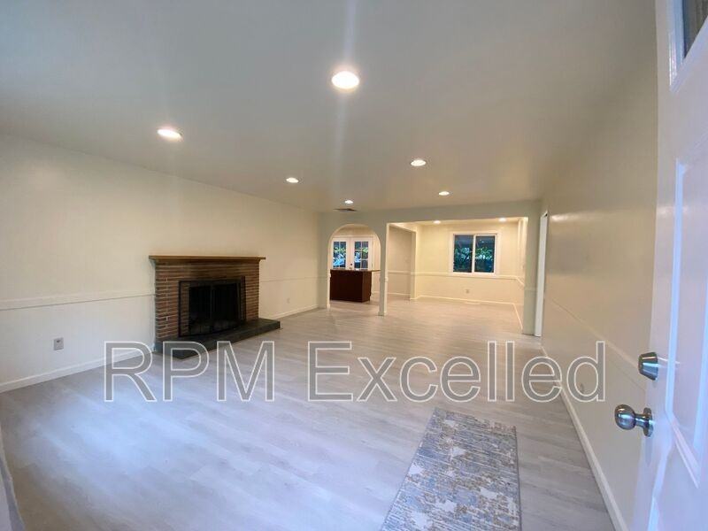 3216 South 208th Street - Photo 2 of 21