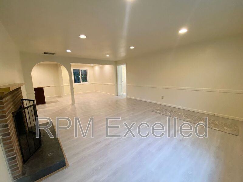 3216 South 208th Street - Photo 3 of 21