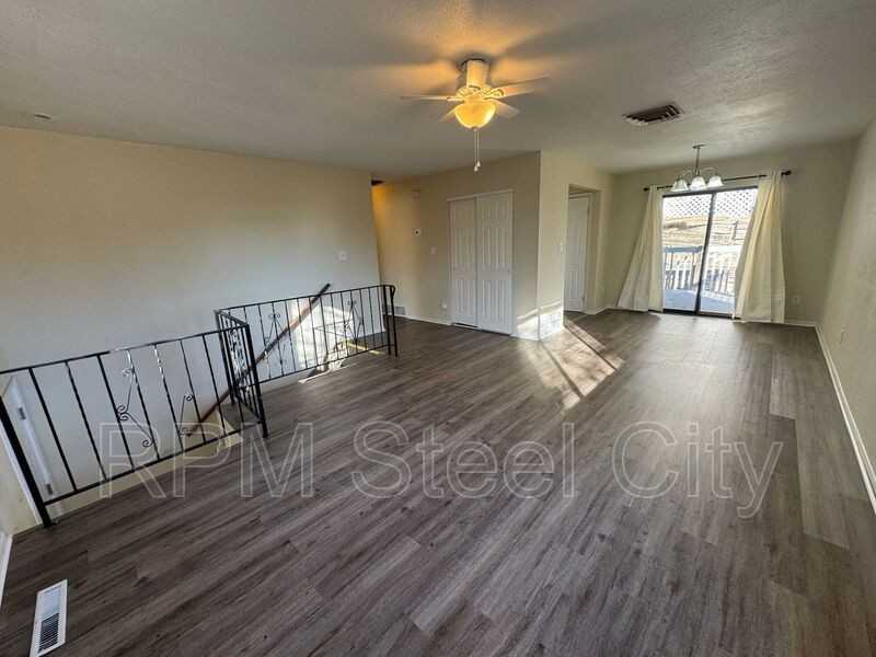 605 W 15th St - Photo 2 of 17