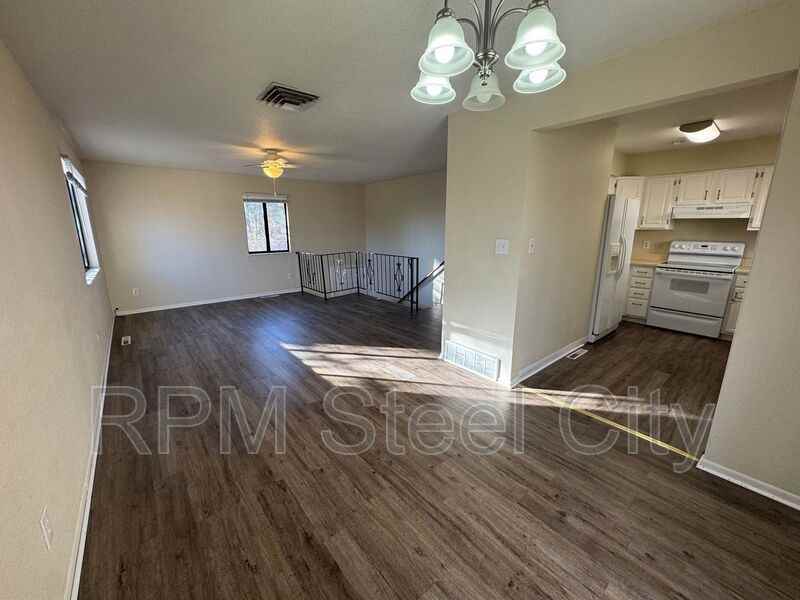 605 W 15th St - Photo 4 of 17