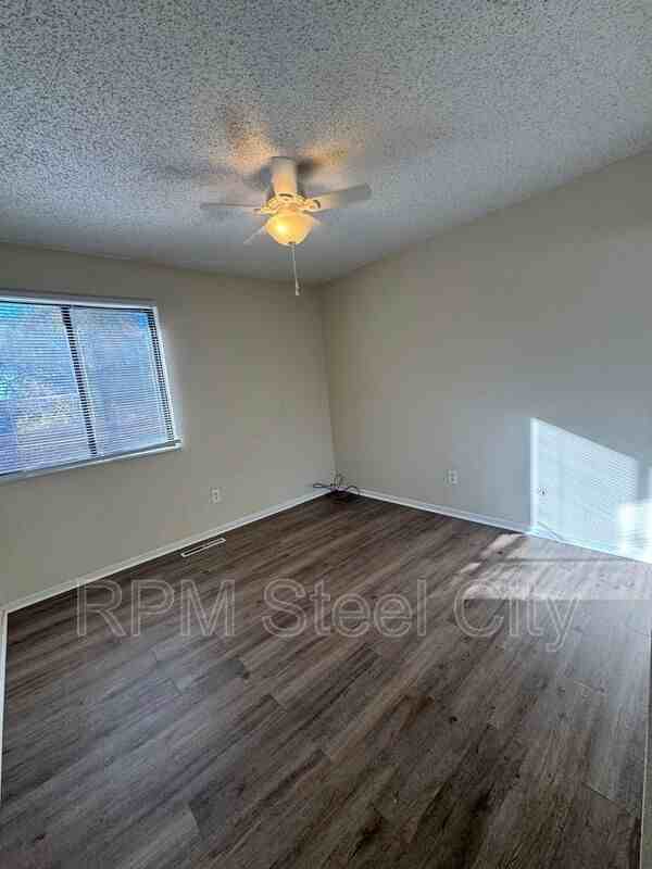 605 W 15th St - Photo 5 of 17