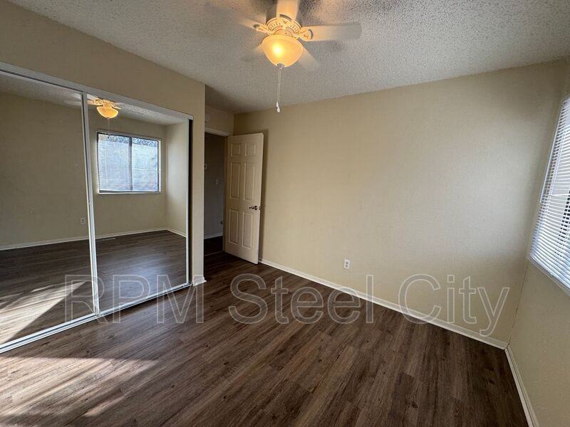 605 W 15th St - Photo 6 of 17